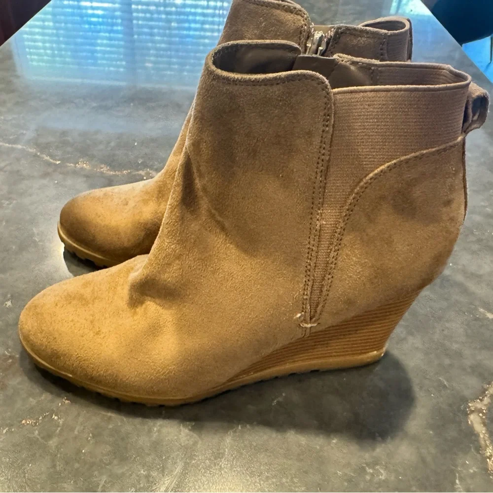 Nine West Suede Ankle Boots Size 8 Taupe‎